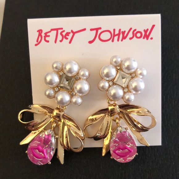 Betsey Johnson Faux Pearl Cluster & Gold Bow Crystal Drop Earrings Pink Lip NWT - Picture 2 of 13